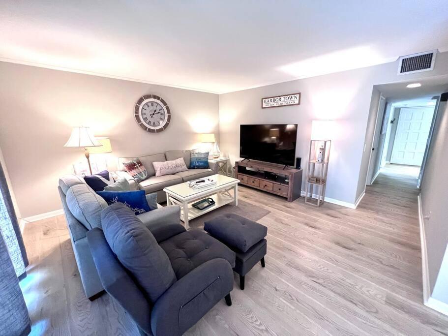 Вилла New Pics! Harbour Town 3Br/3Ba - Pool Access - Book Now Хилтон-Хед-Айленд Экстерьер фото
