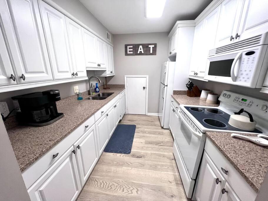 Вилла New Pics! Harbour Town 3Br/3Ba - Pool Access - Book Now Хилтон-Хед-Айленд Экстерьер фото