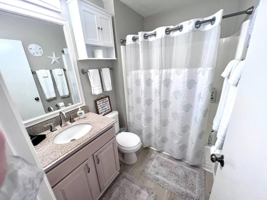 Вилла New Pics! Harbour Town 3Br/3Ba - Pool Access - Book Now Хилтон-Хед-Айленд Экстерьер фото