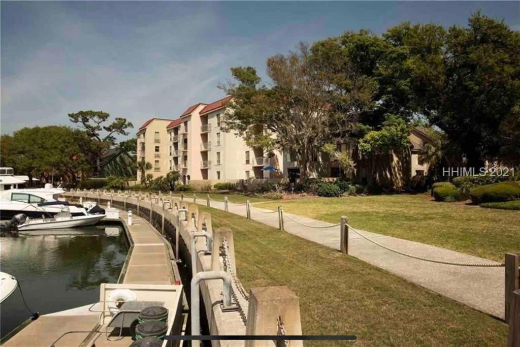 Вилла New Pics! Harbour Town 3Br/3Ba - Pool Access - Book Now Хилтон-Хед-Айленд Экстерьер фото